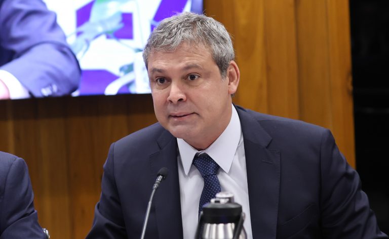  Líder do PT-PCdoB-PV defende pautas do governo e regulação das redes sociais