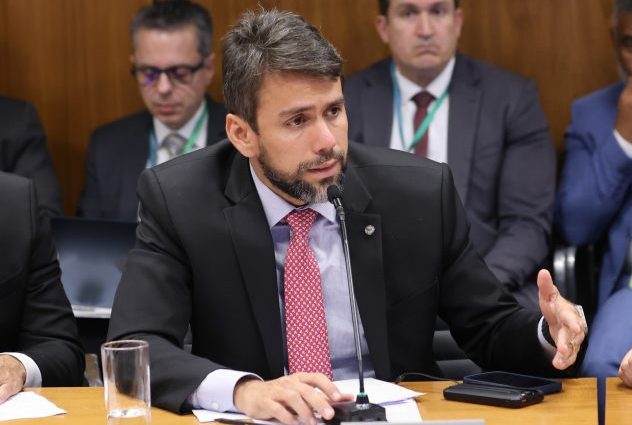  Líder do União Brasil aponta economia e inteligência artificial como prioridades em 2025
