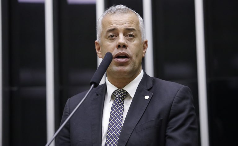  Projeto protege debate sobre programas políticos em empresas privadas