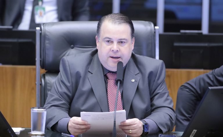  Júlio César Ribeiro é eleito presidente da Comissão de Comunicação