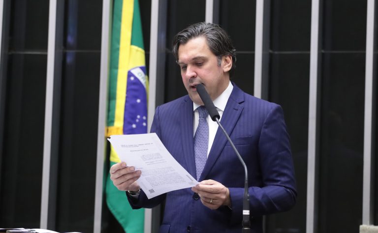  Projeto proíbe cláusula em convenção condominial que restrinja a locação de imóvel para partidos