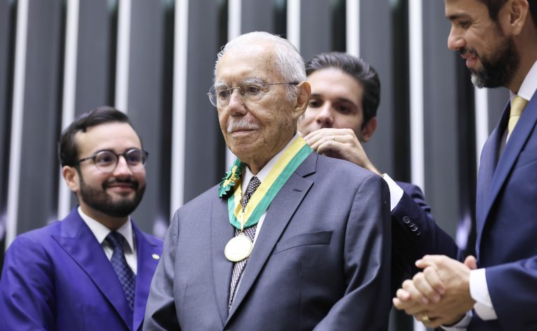  Participantes de homenagem aos 40 anos da redemocratização ressaltam necessidade de manter a democracia viva