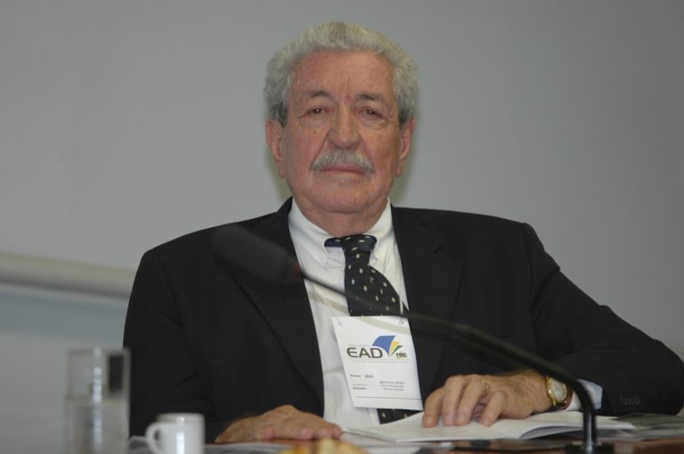  Morre o ex-deputado e ex-senador mineiro Ronan Tito aos 93 anos