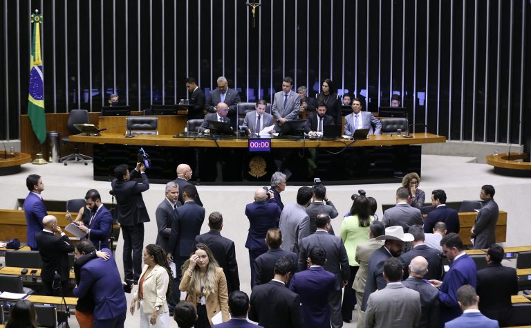  Oposição mantém obstrução da pauta para forçar votação da anistia; PT defende pauta econômica