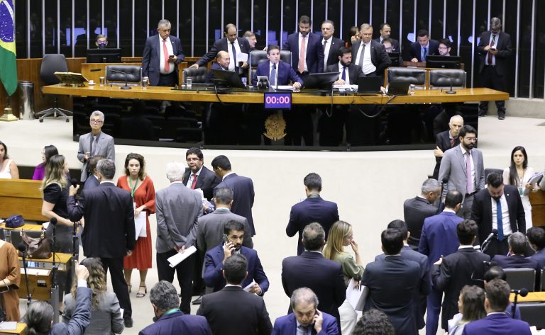  Câmara aprova voto de pesar pela morte do papa Francisco