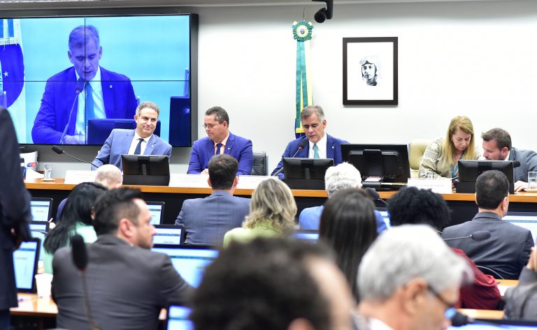  Conselho de Ética aprova suspensão do deputado Gilvan da Federal por três meses