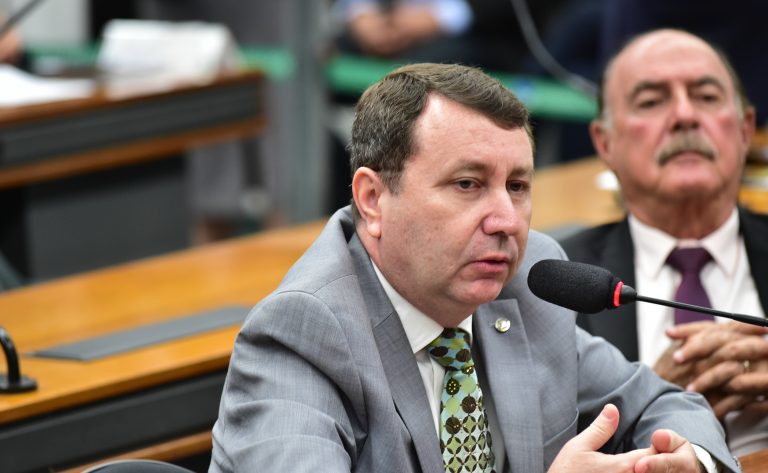 Projeto aprovado em comissão libera igrejas e partidos de regras de tratamento de dados pessoais da LGPD