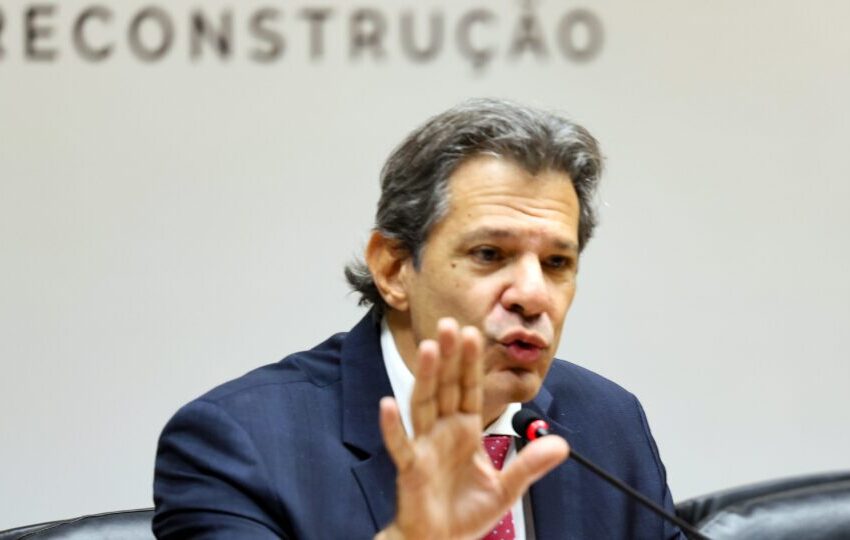  Governo adia anúncio de pacote fiscal e mantém aumento do IOF