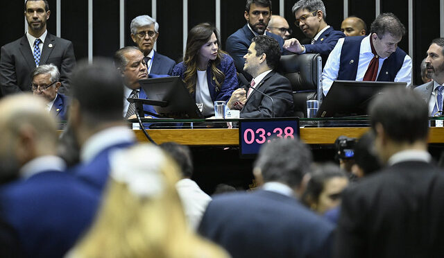  Congresso derruba vetos de Lula à reforma tributária e eleva impacto na conta de luz