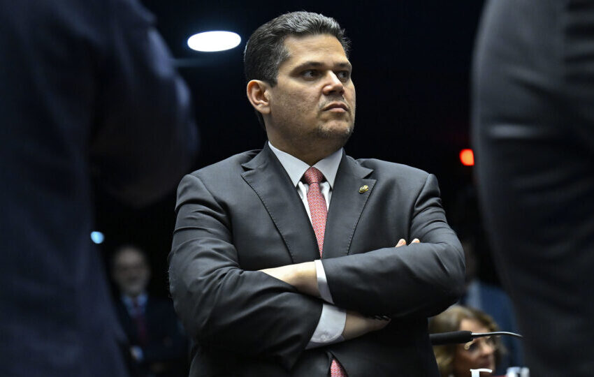  Após derrubar IOF, Alcolumbre diz que derrota do governo “foi feita a várias mãos”