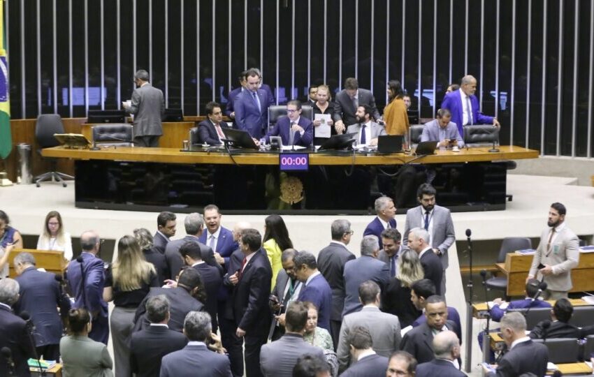  Câmara aprova cancelamento digital da contribuição sindical; proposta vai ao Senado