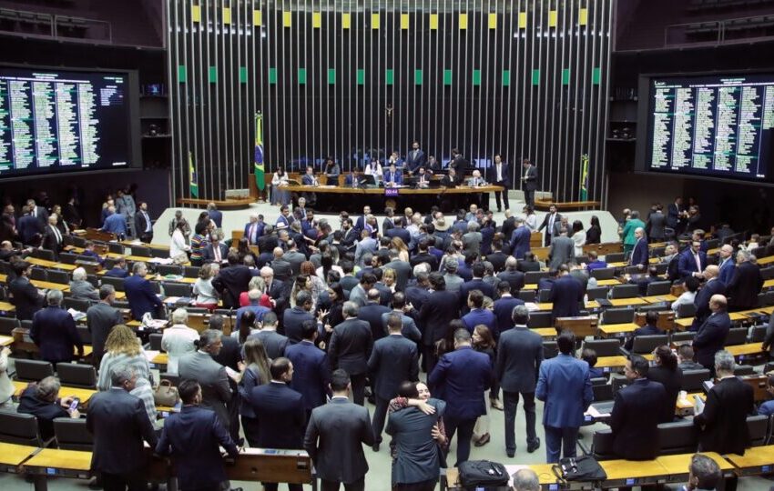  Emendas e Dino são decisivos para derrota do governo no Congresso sobre decreto do IOF