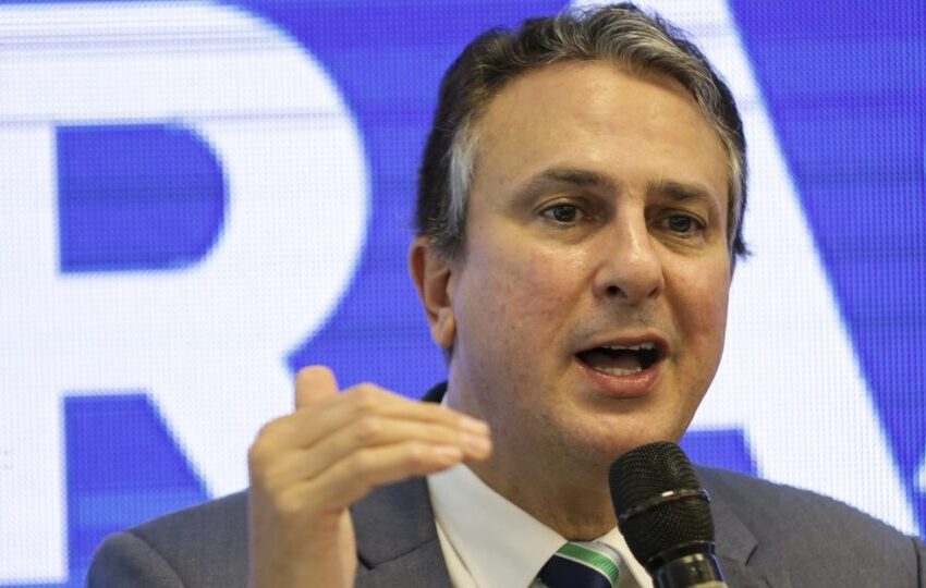  Ministro da Educação se junta a Lula contra corte de gastos na pasta