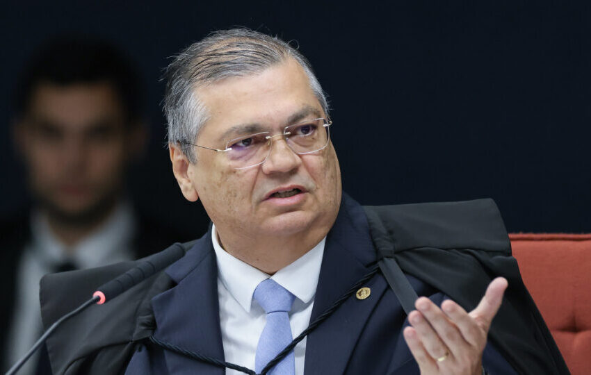  Dino critica “crise institucional” com Congresso por despacho de praxe sobre emendas