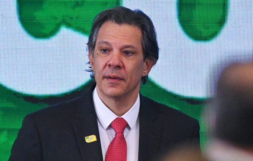  “Atropelado”, Haddad aponta culpados e assiste ao naufrágio de seu arcabouço