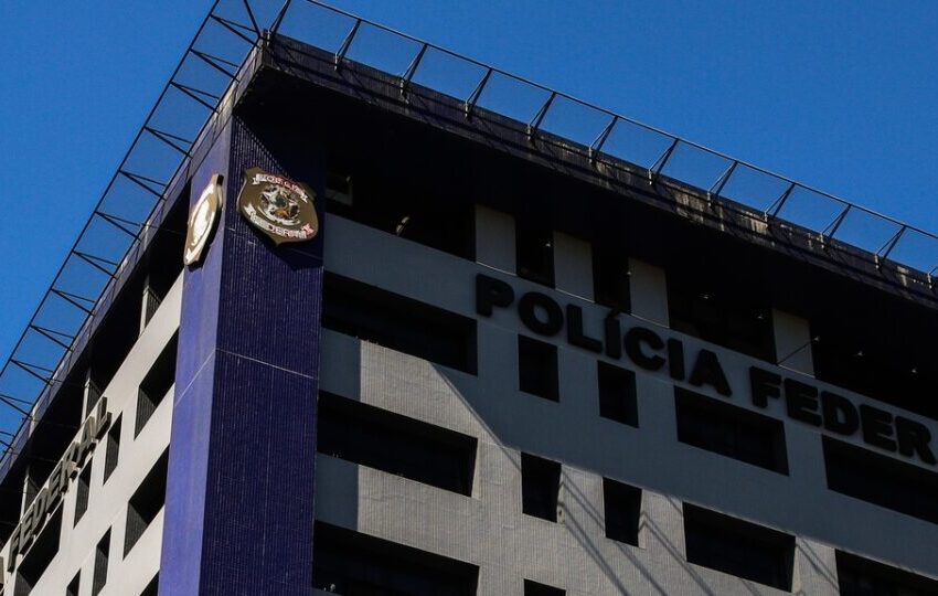  PF prende 2 por envolvimento na fraude no INSS e apreende R$ 12 milhões em bens