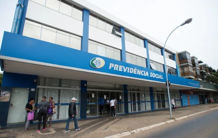  Governo segurou fila do INSS para conter gastos com Previdência
