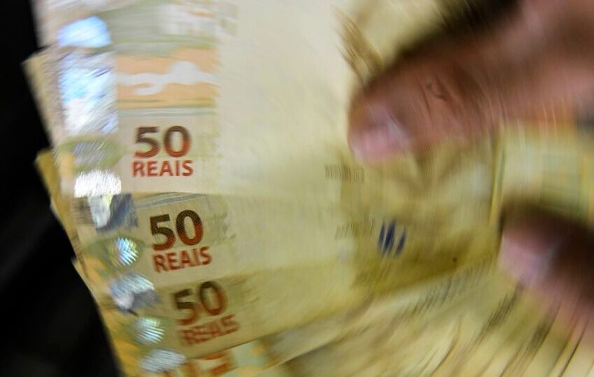  Mercado vê nova queda da inflação e do câmbio, mas mantém juros a 15%