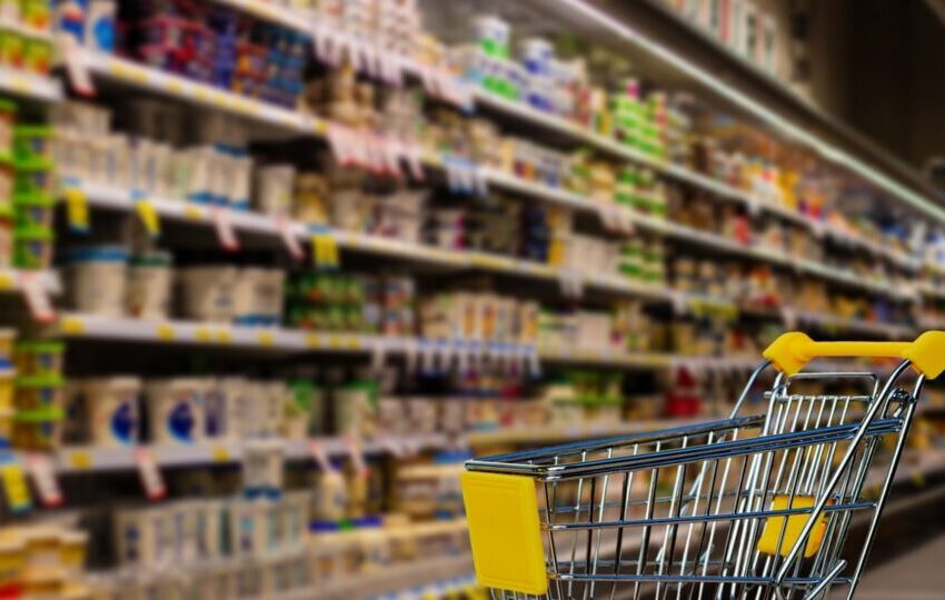  7 em cada 10 brasileiros dizem que supermercado ficou mais caro no governo Lula