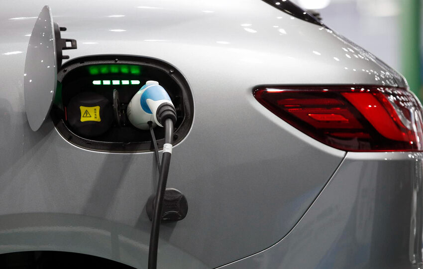  Governo aumenta imposto sobre importação de carros elétricos e híbridos