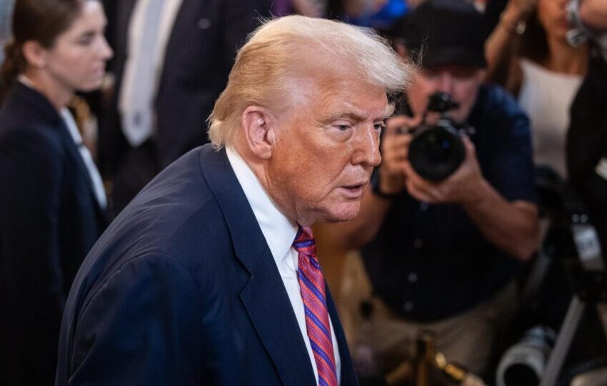  Trump defende dólar e diz que Brics “vai acabar muito rápido” se bloco se unir contra os EUA