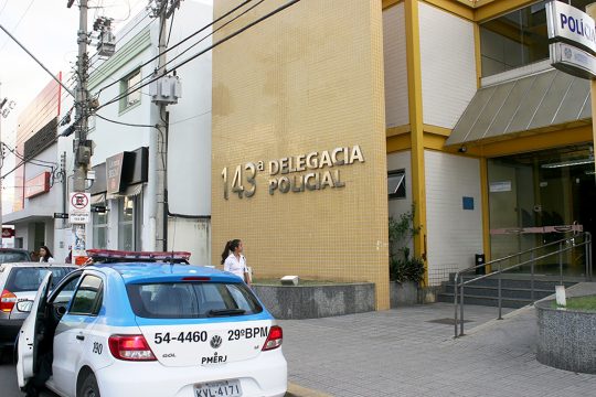 Funcionário inventa assalto a motel para dar “susto” na chefe e acaba confessando furto
