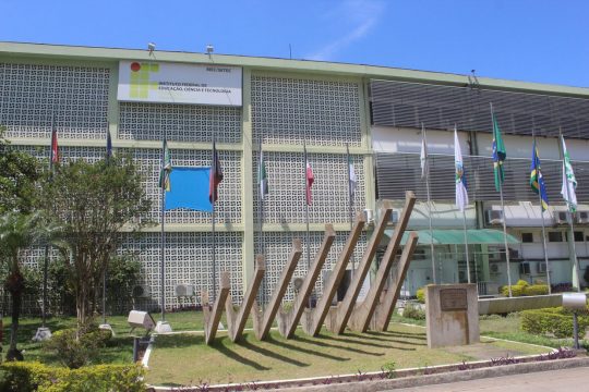 PF encerra investigação sobre homem flagrado em vestiário feminino do IFF