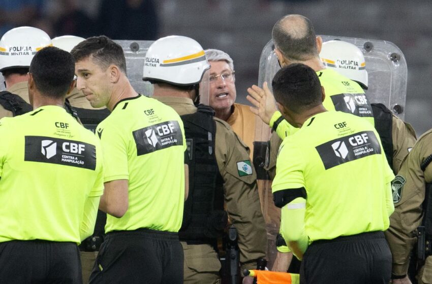 Inconformado com pênalti, Athletico quer árbitros fora do futebol profissional