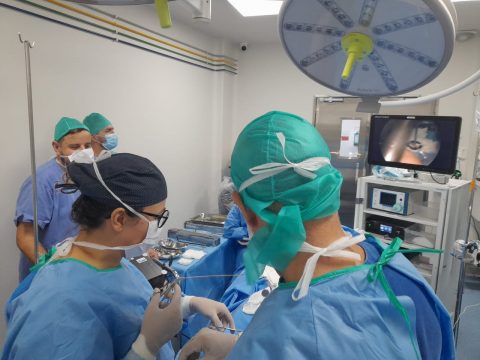 Cirurgia inédita com laser no Beda evita perda da voz em paciente