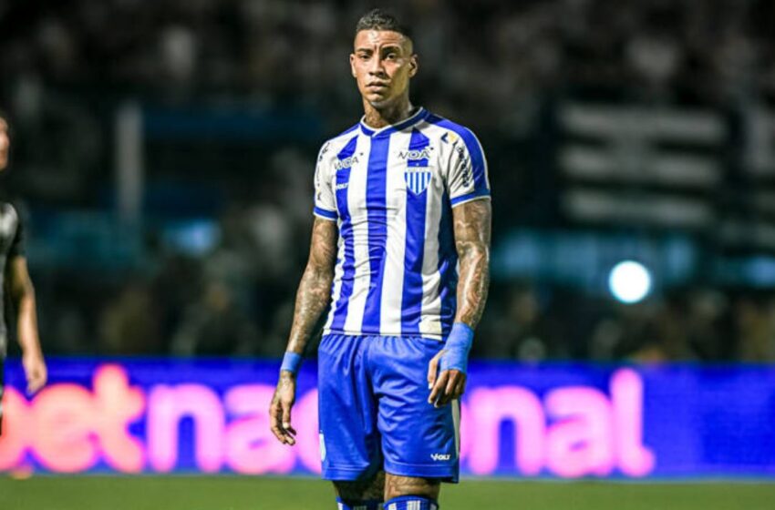 Rival de Coritiba e Athletico pelo acesso enfrenta crise com salários atrasados