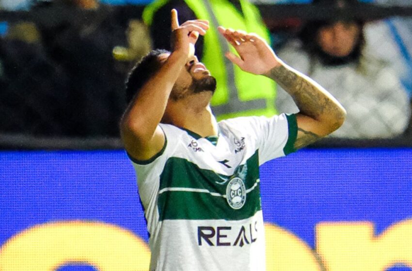 Destaque do Coritiba volta a marcar e garante empate na Série B