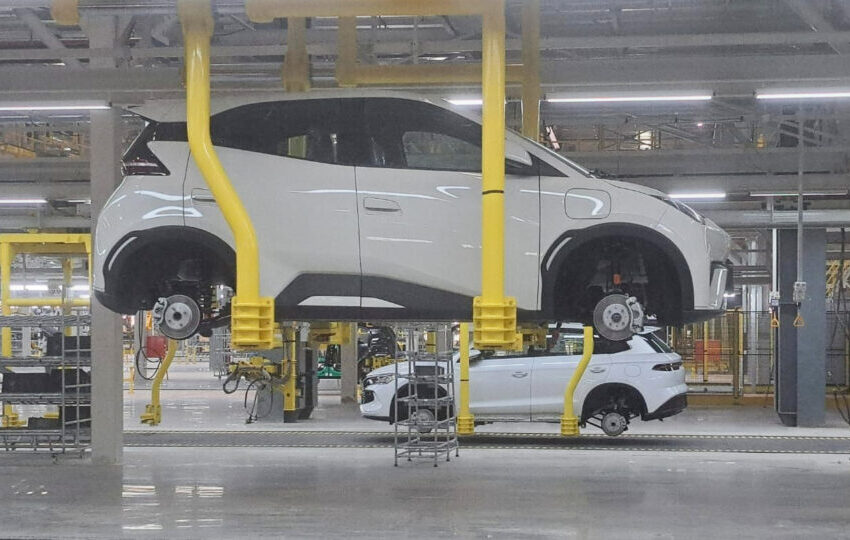  Liderados pela BYD, carros chineses avançam rápido no Brasil e põem indústria em alerta