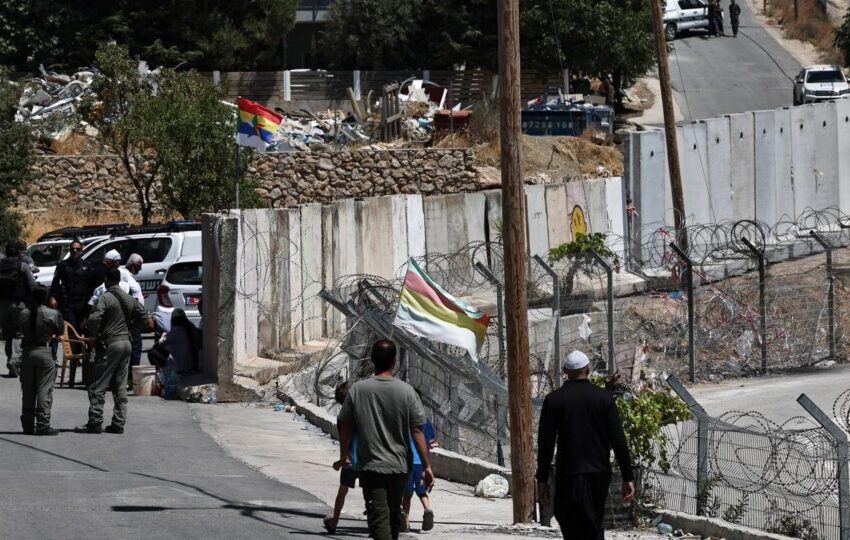  Governo sírio confirma cessar-fogo com Israel e envia tropas de volta ao sul do país
