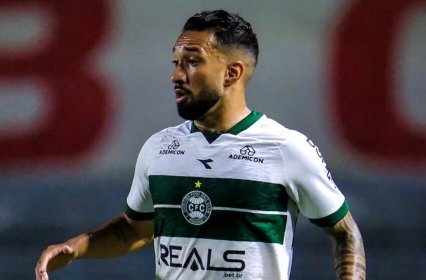  Coritiba sofre, mas vence com pênalti no fim e segue líder da Série B