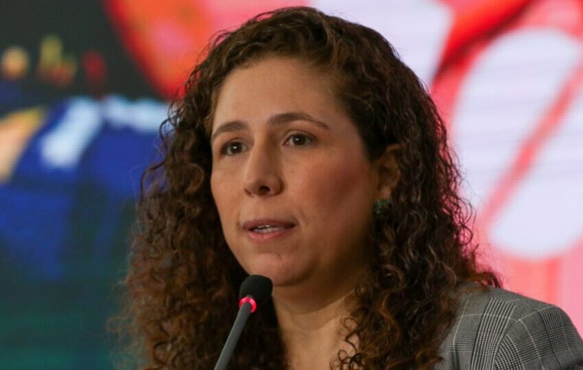 Correios precisam de corte de gastos e aumento de receitas, diz ministra
