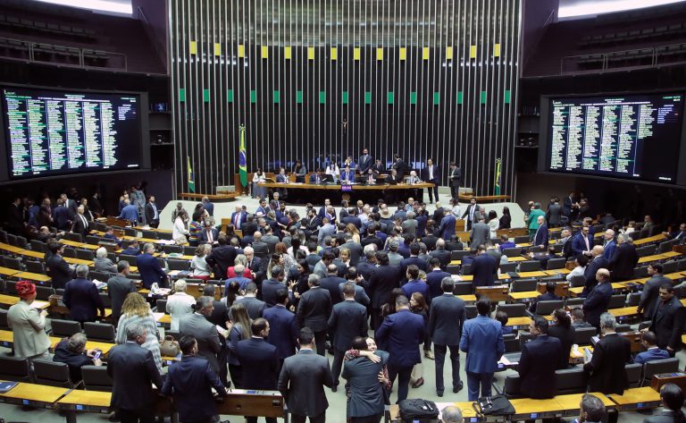 Balanço do semestre: aumento do número de deputados foi vetado
