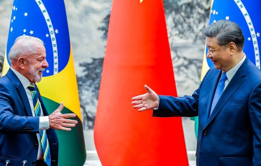  China acusa Trump de tentar interferir no julgamento de Bolsonaro no Brasil