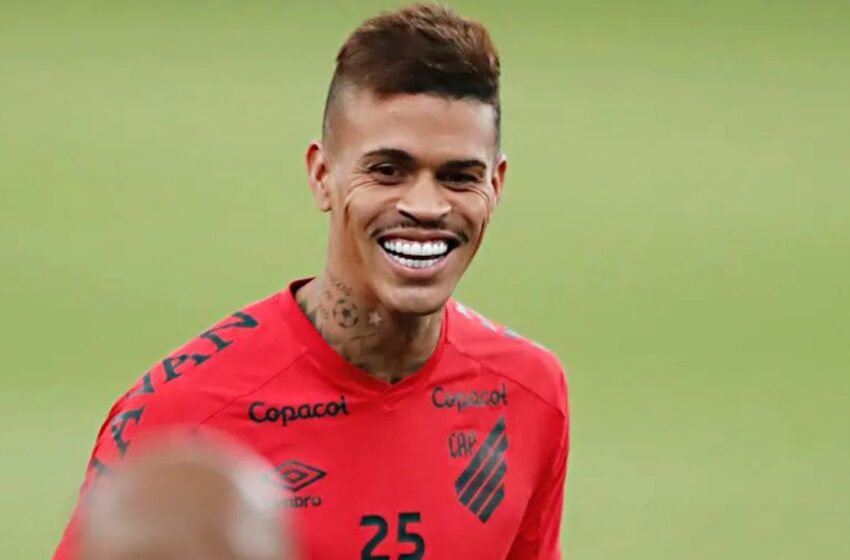  Volante que teve saída polêmica do Athletico acerta com clube da Série A