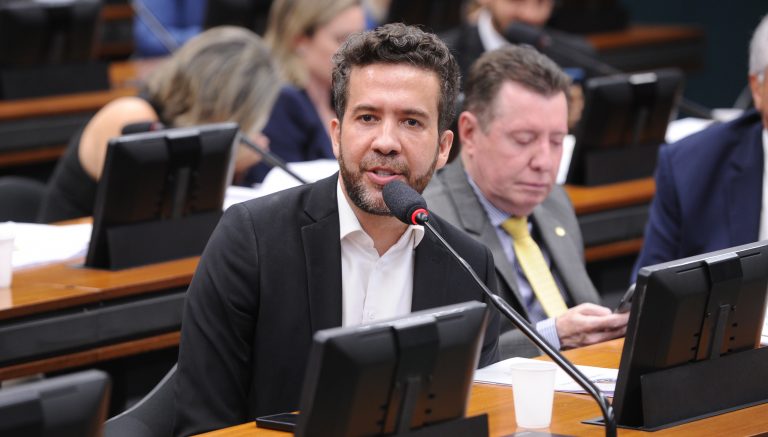  Conselho de Ética faz novo sorteio para escolha de relator em processo contra André Janones