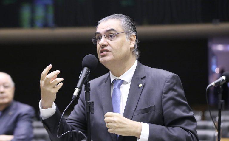  Motta designa deputado Lafayette de Andrada para relator da proposta sobre prerrogativas parlamentares