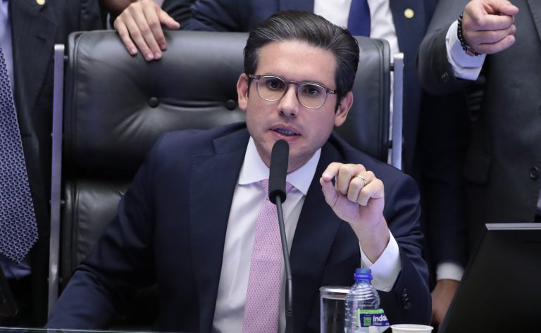  Motta diz que há limites para protestos e que o respeito à Mesa é inegociável