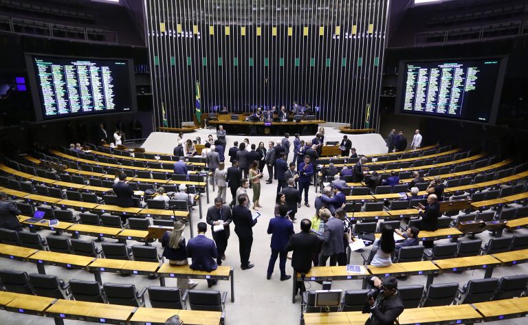  Plenário da Câmara debate reforma administrativa com especialistas nesta quarta-feira