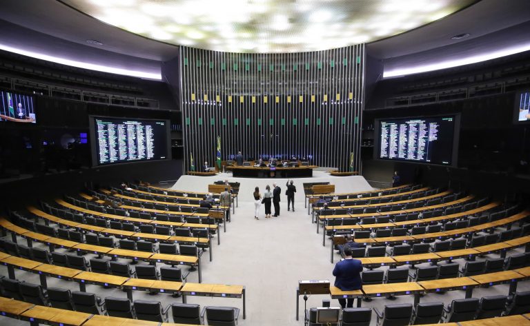  Julgamento de Bolsonaro domina debates no Plenário da Câmara