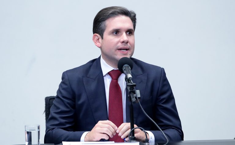  Motta anuncia a votação da PEC das Prerrogativas para hoje