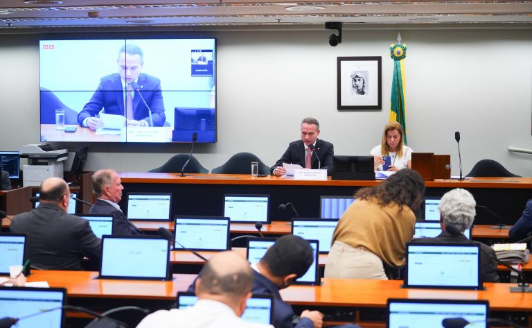  Conselho de Ética abre processo movido pelo PT contra Eduardo Bolsonaro