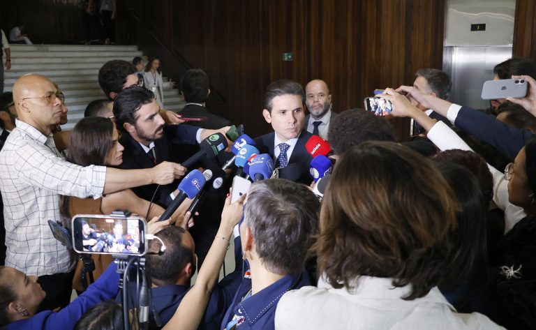  Motta diz que aguarda conversa de relator com bancadas para decidir se pauta anistia