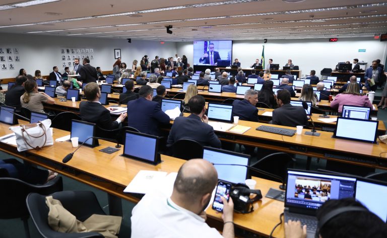  Conselho de Ética analisa 11 novos processos contra deputados