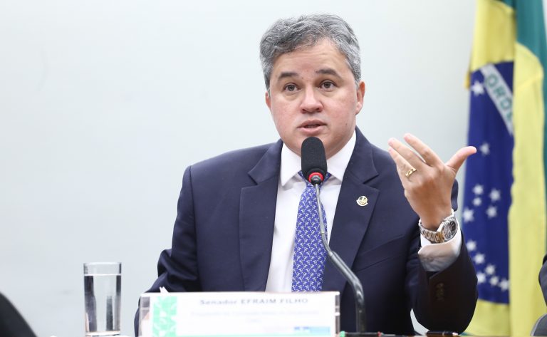  Comissão de Orçamento adia votação do projeto da Lei de Diretrizes Orçamentárias 2026