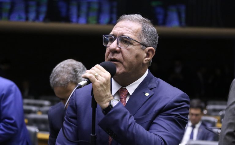 Deputados aprovam urgência para projeto que cria a bancada cristã da Câmara