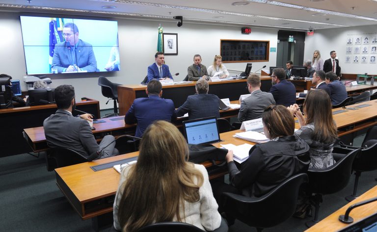  Conselho de Ética vota parecer preliminar sobre denúncia contra Lindbergh Farias